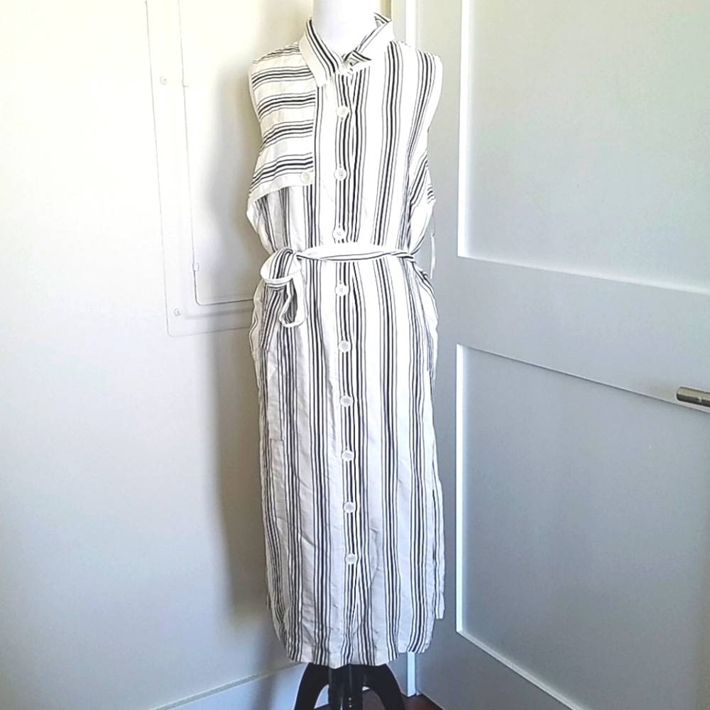 🎉HP🎉NWT Anthropologie White/black pinstripe dress. Size 14.